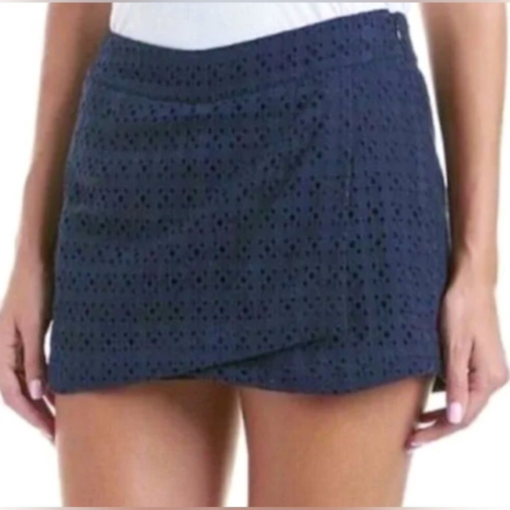 Cabi Navy Blue Eyelet Skort Lined Skirt-Look Front/Shorts Back Sz 4